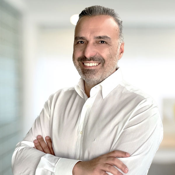 nikos-makris-odontiatros.jpg